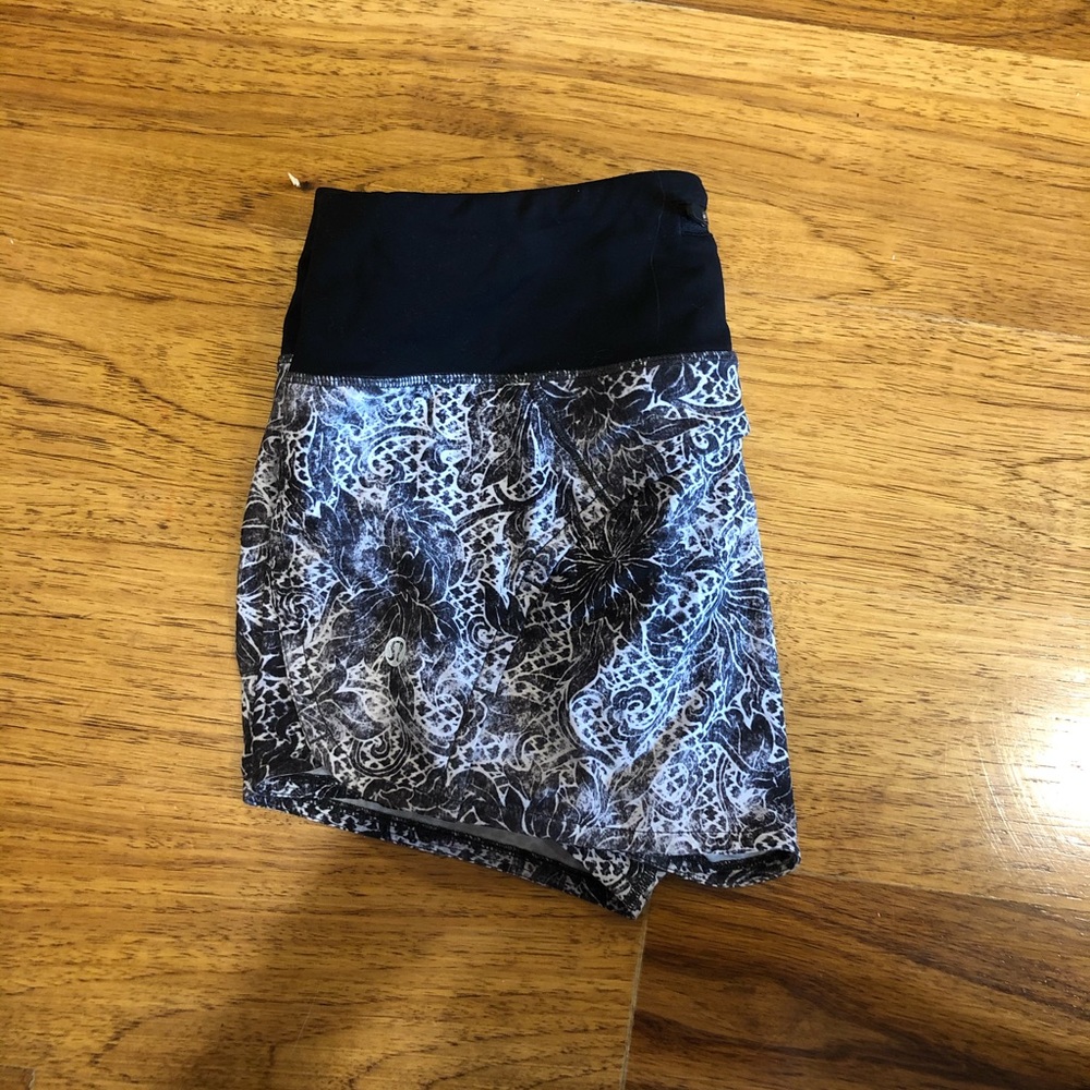 RARE Lululemon shorts size 4
